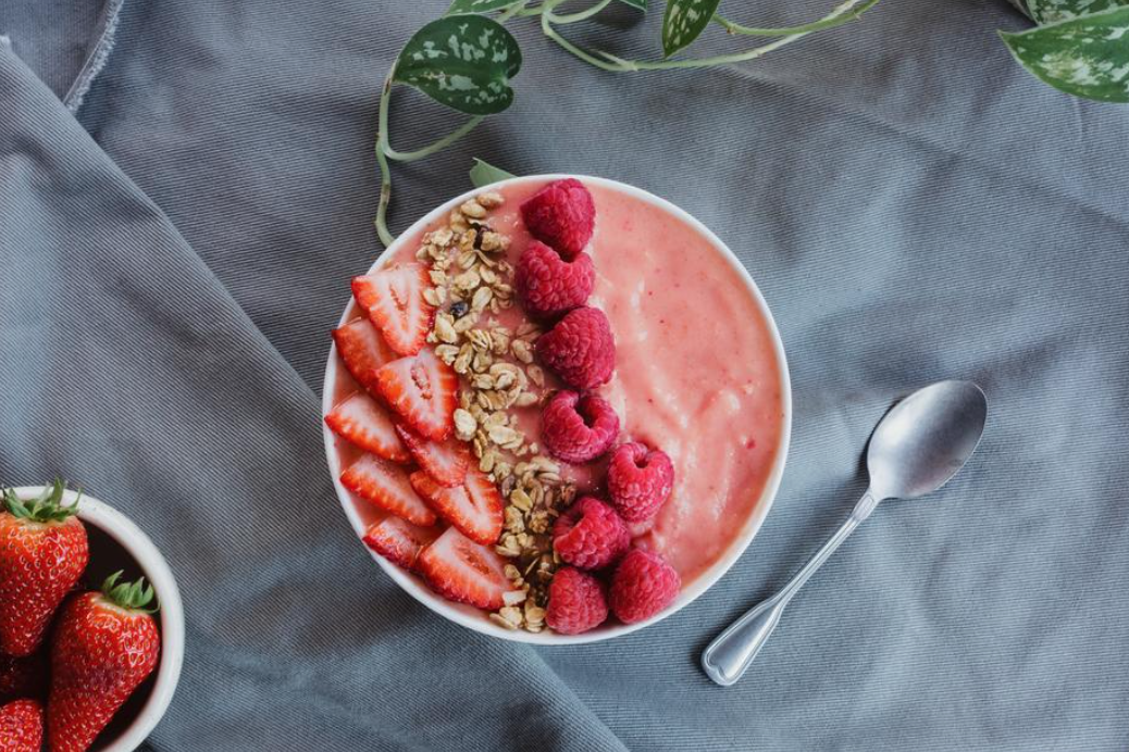 Overhead shot of a smoothie bowl breakfast